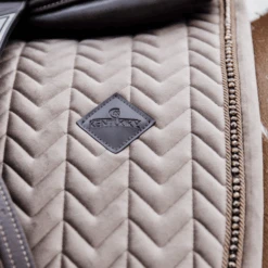 Kentucky Velvet Pearls Jump Saddle Pad Beige 8 Kentucky Velvet Pearls Jump Saddle Pad Beige -Equestrian Supply Store 485a2443 564c22e810080218547dfa1c1093aa08 article photobook l