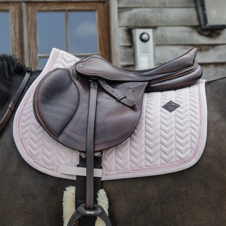 Kentucky Velvet Pearls Jump Saddle Pad Soft Rose 4 Kentucky Velvet Pearls Jump Saddle Pad Soft Rose - Image 2