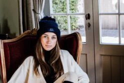 Kentucky Beanie Pompom Navy -Equestrian Supply Store 527e4923738c2c0f2b0634dc2bbaa4b60ca0556c919a8c967f7b80cf7f7a4079