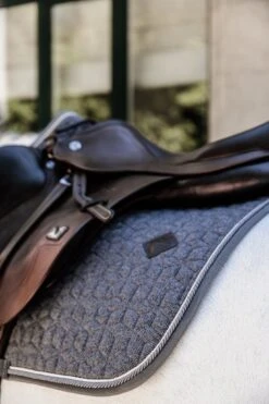 Kentucky Wool Jump Saddle Pad Grey -Equestrian Supply Store 7a610f88e0450a8be69a80aaecb8569411d9705718e641e22ae65596cb176d94