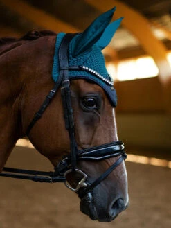 Equestrian Stockholm Ear Bonnet Aurora Blues -Equestrian Supply Store aurora blues ear net huva fliegenhaube oornetje hov 1