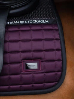 Equestrian Stockholm Jump Saddle Pad Sportive Black Raven 7 Equestrian Stockholm Jump Saddle Pad Sportive Black Raven -Equestrian Supply Store black raven sportive jumping saddle pad hoppschabrak springschabrack spring zadeldekje hov