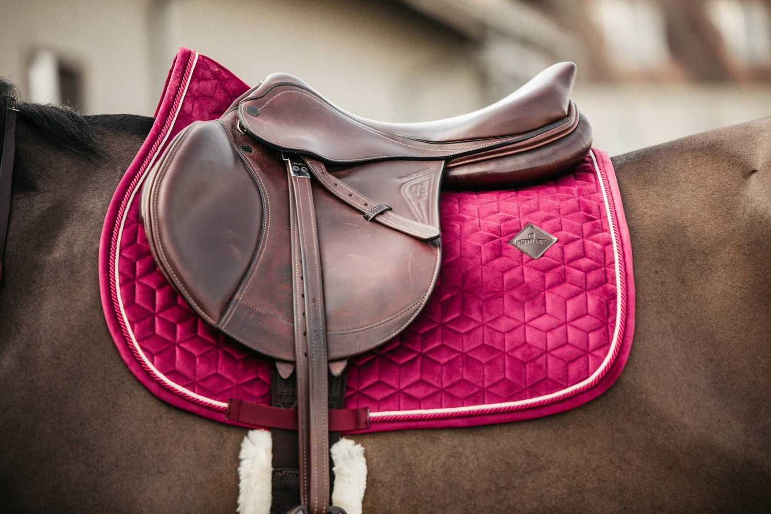 Kentucky Velvet Jump Saddle Pad Fuchsia 4 Kentucky Velvet Jump Saddle Pad Fuchsia - Image 2