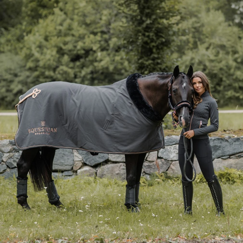 Equestrian Stockholm Fleece Rug Dark Sky 4 Equestrian Stockholm Fleece Rug Dark Sky - Image 2