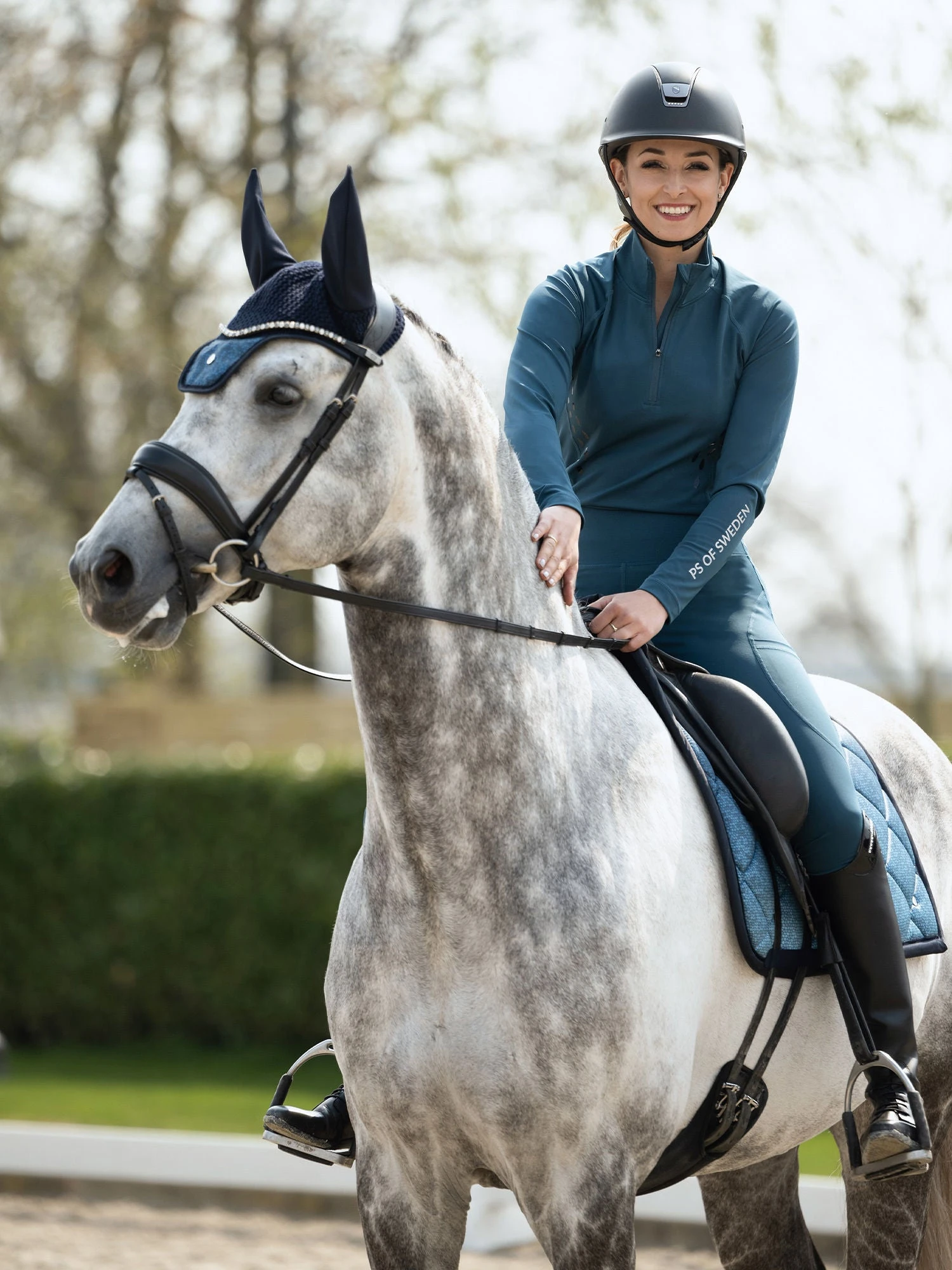 PS Of Sweden Ombré Dressage Saddle Pad Navy 7 PS Of Sweden Ombré Dressage Saddle Pad Navy - Image 5